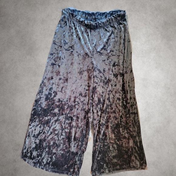 Timing Crushed Velvet Culotte Pants Grey - Picture 2 of 3
